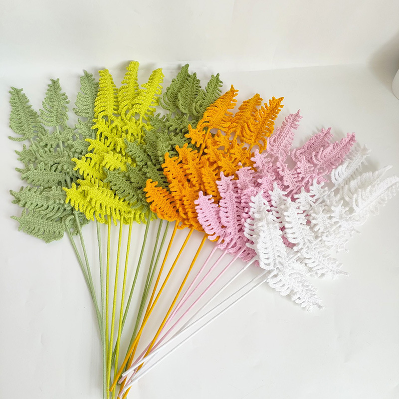 Yarn Home Decor - Букет цветов с папоротными листьями и